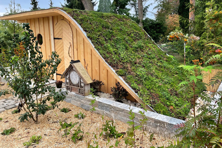 Hobit Home im Erlebnis-Garten Naturgarten der Baumschule Schopf im Grünen Zentrum Krottenbach